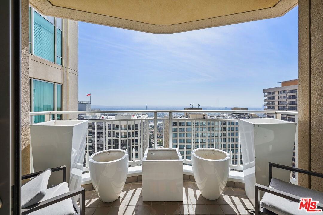 10727 Wilshire Blvd #1801 - Photo 5 of 8