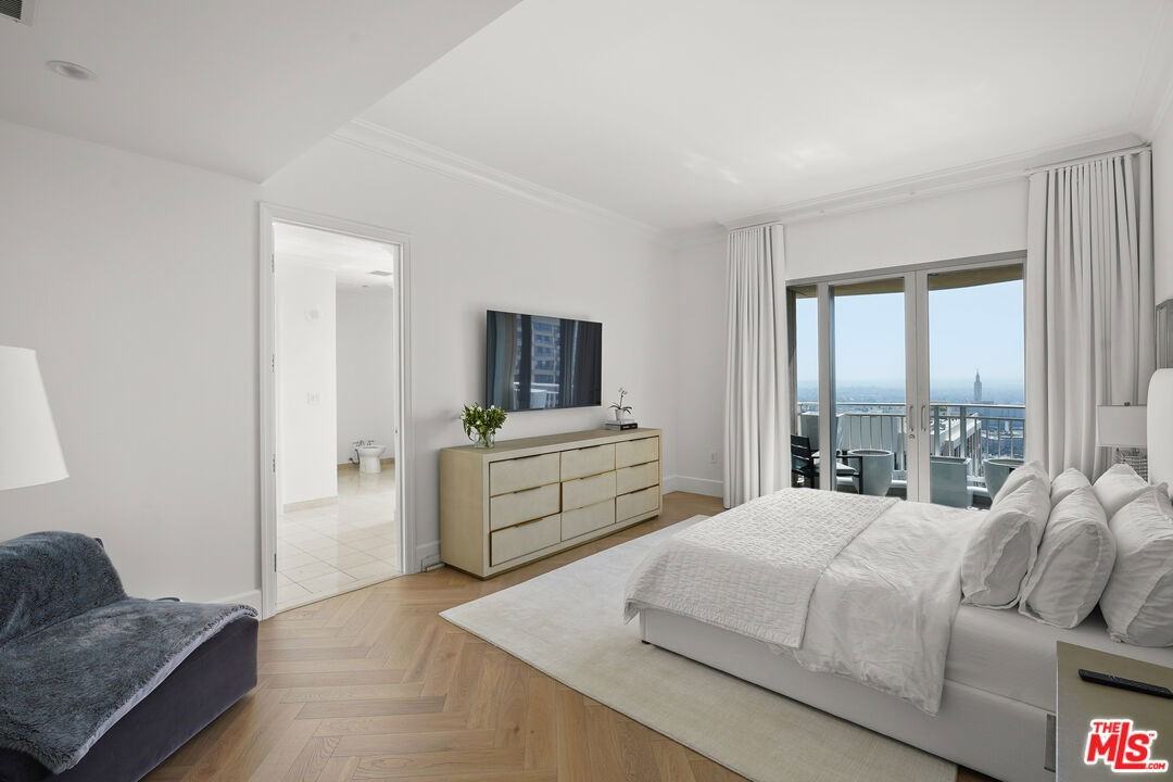 10727 Wilshire Blvd #1801 - Photo 6 of 8