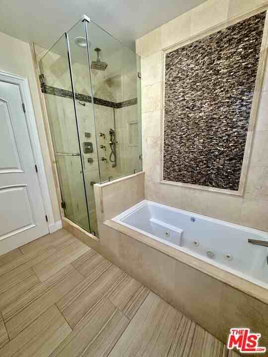 128 S Swall Dr - Photo 3 of 8