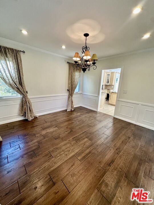 128 S Swall Dr - Photo 4 of 8