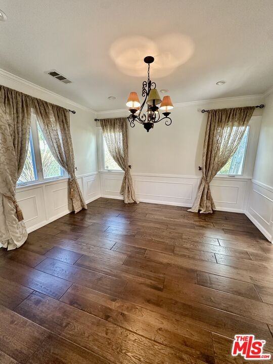 128 S Swall Dr - Photo 5 of 8