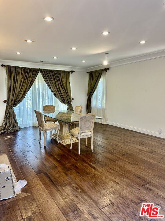 128 S Swall Dr - Photo 6 of 8