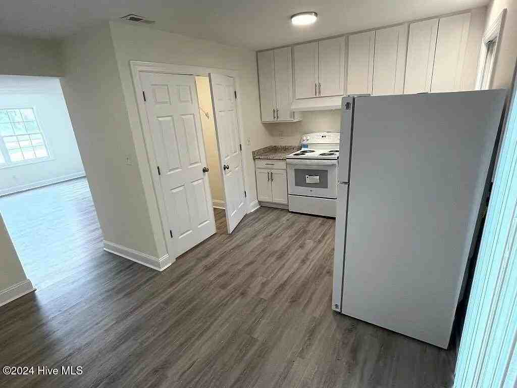 3810 Symi Cir Apt 19 #19 - Photo 3 of 9