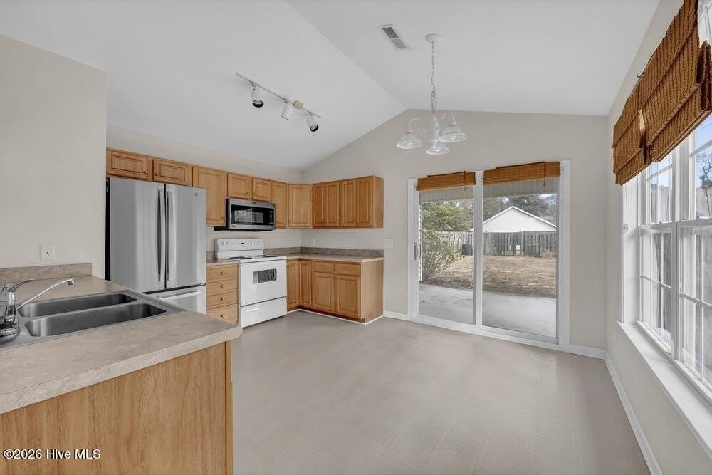 2029 Jackson St - Photo 7 of 29