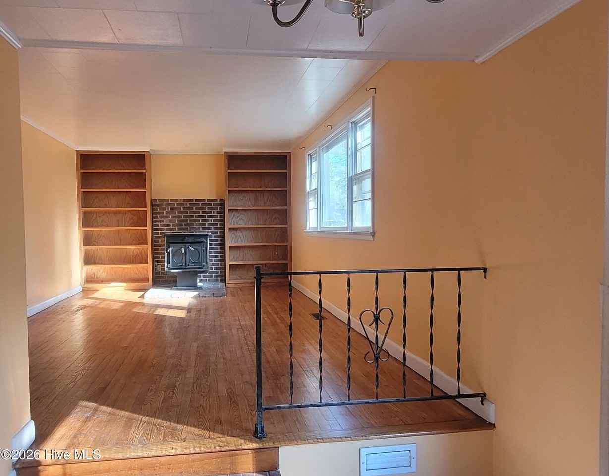 1718 Providence Rd - Photo 2 of 13