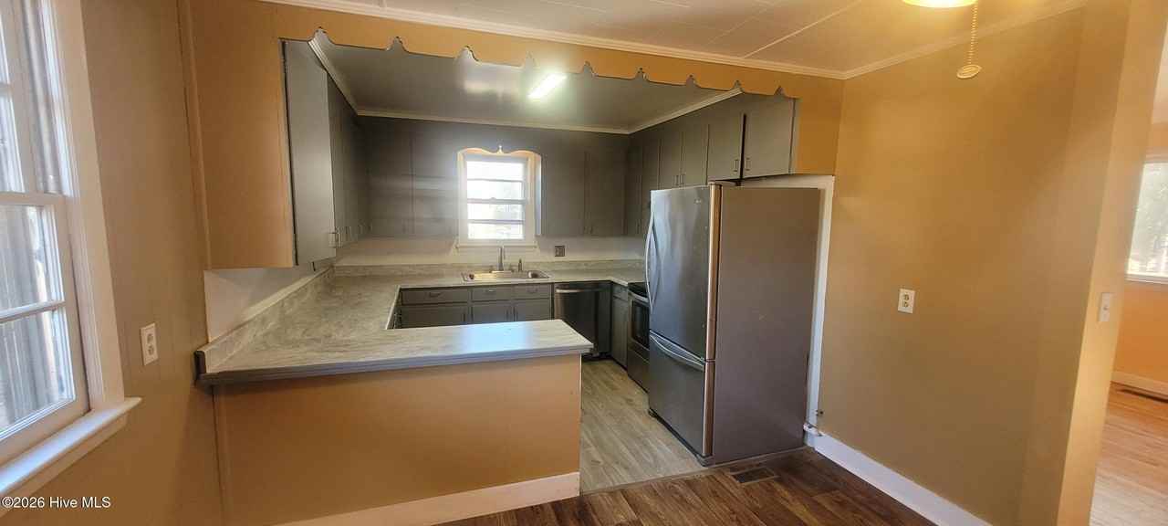 1718 Providence Rd - Photo 3 of 13