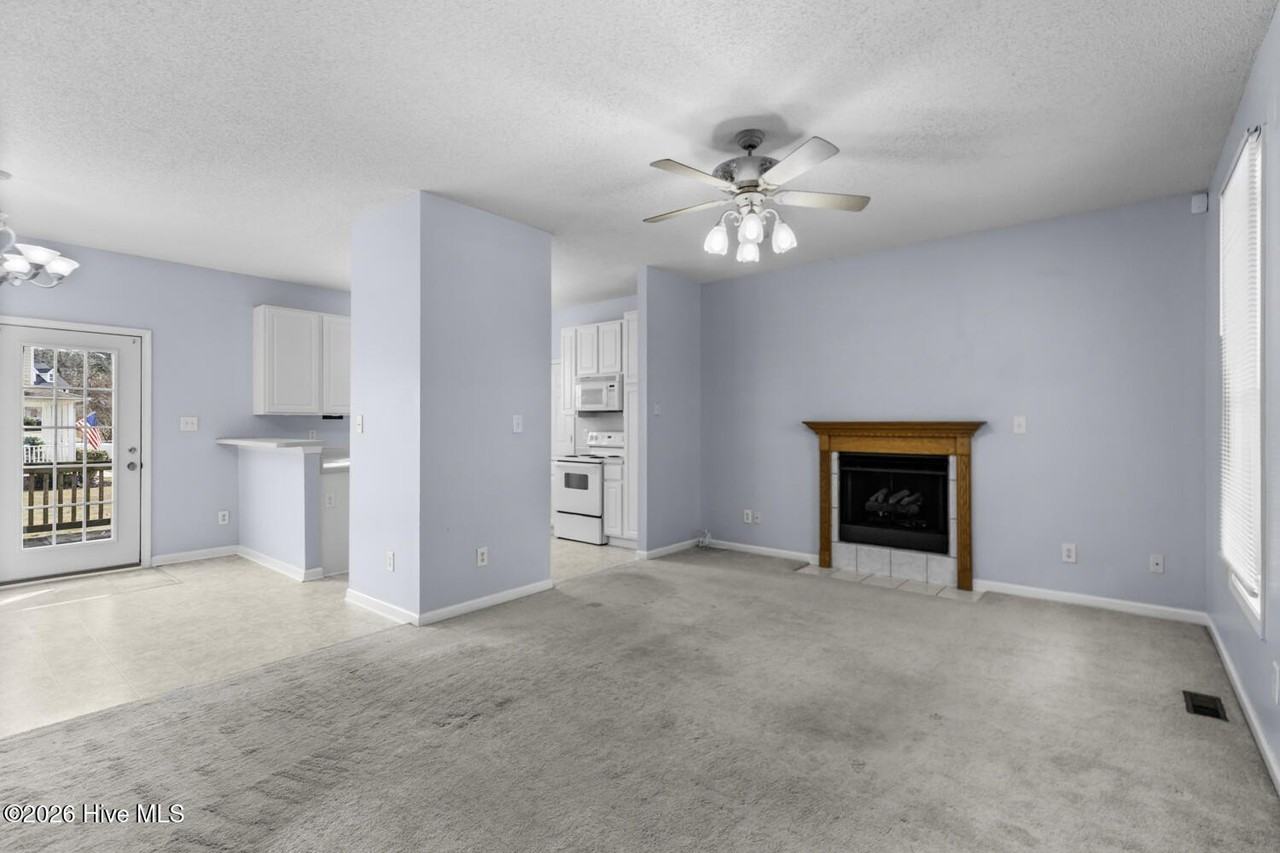 101 England Ln - Photo 4 of 28