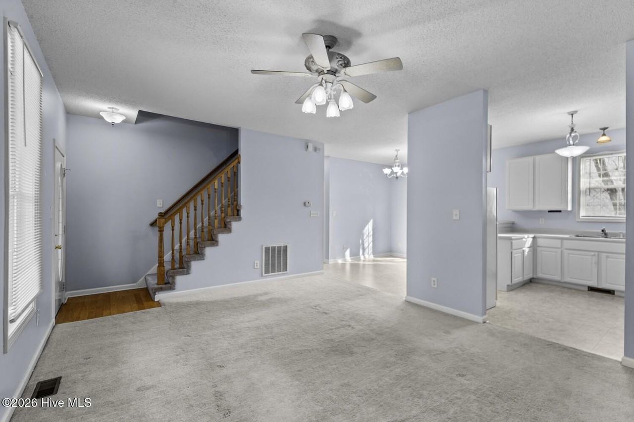 101 England Ln - Photo 5 of 28