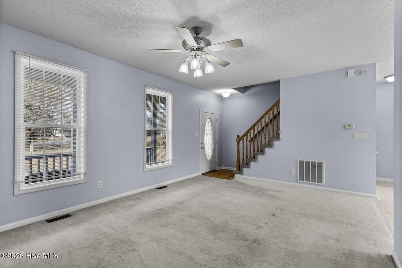 101 England Ln - Photo 6 of 28