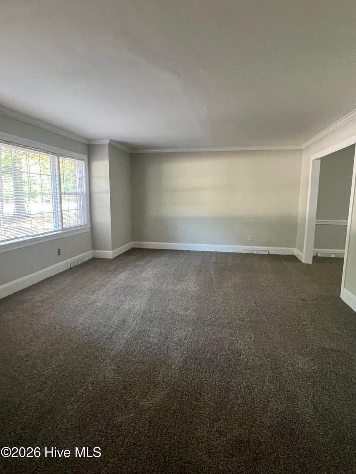 901 Se Greenville Blvd - Photo 5 of 20