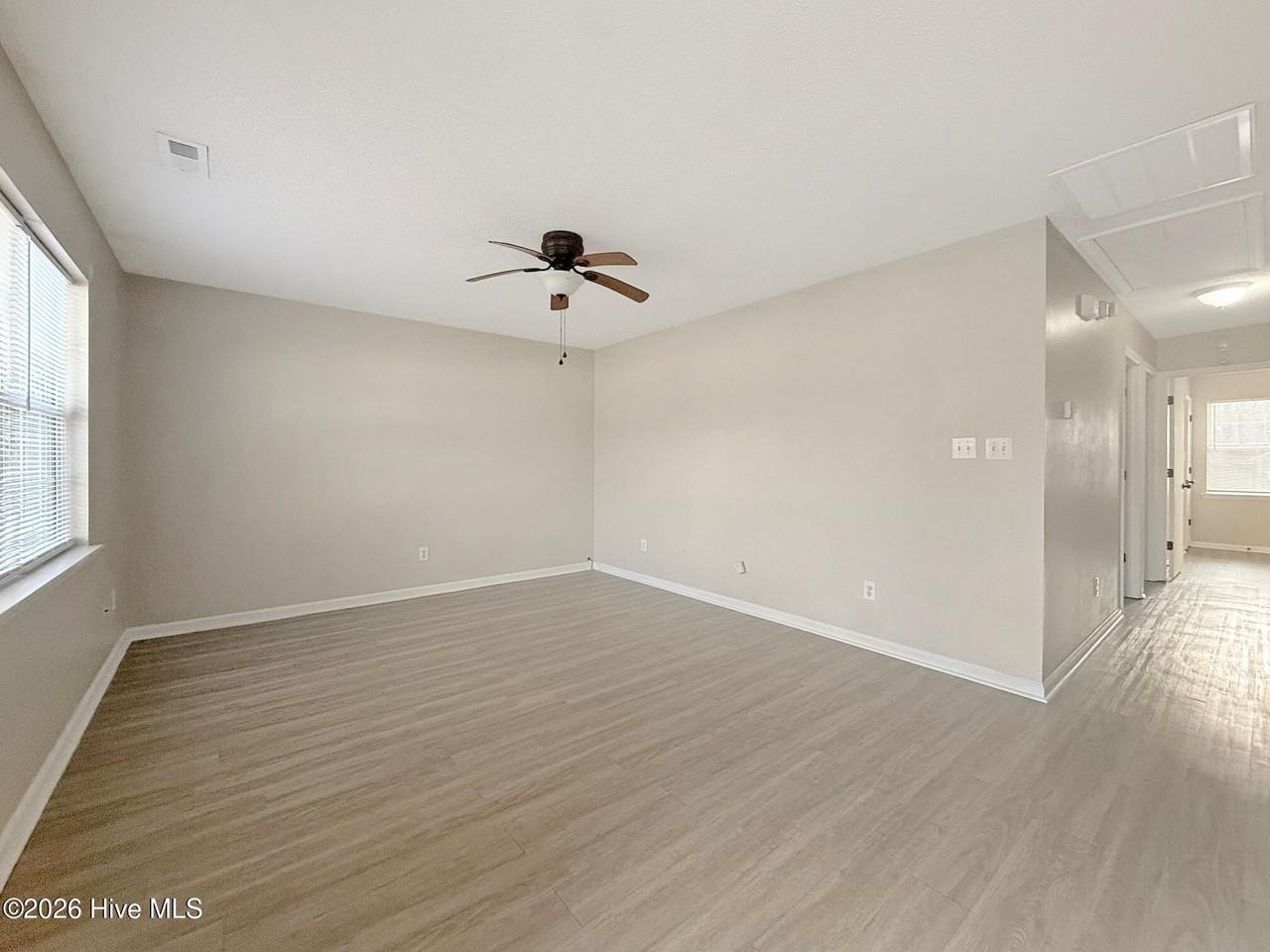 405 Somerset Cv - Photo 3 of 21