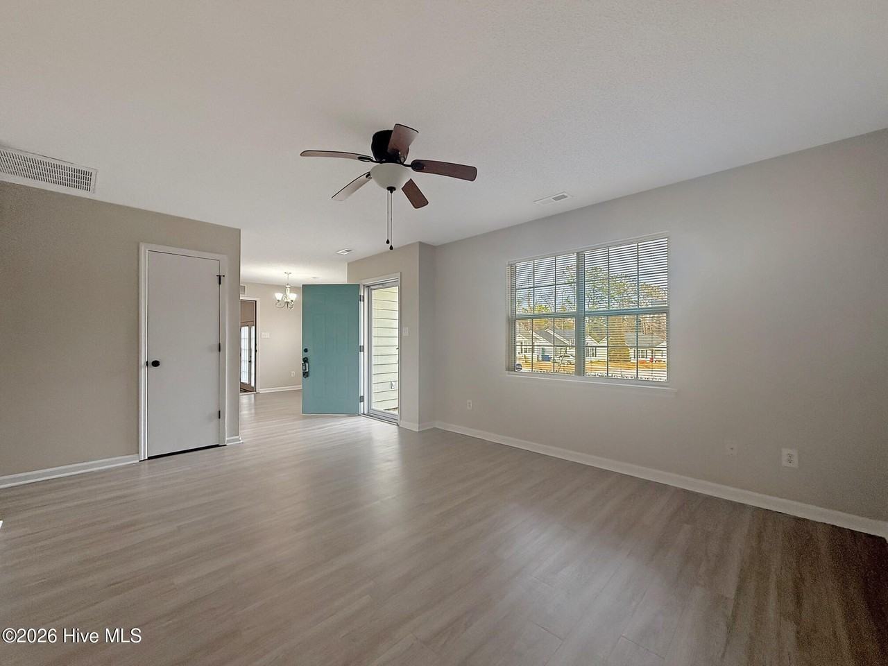 405 Somerset Cv - Photo 4 of 21