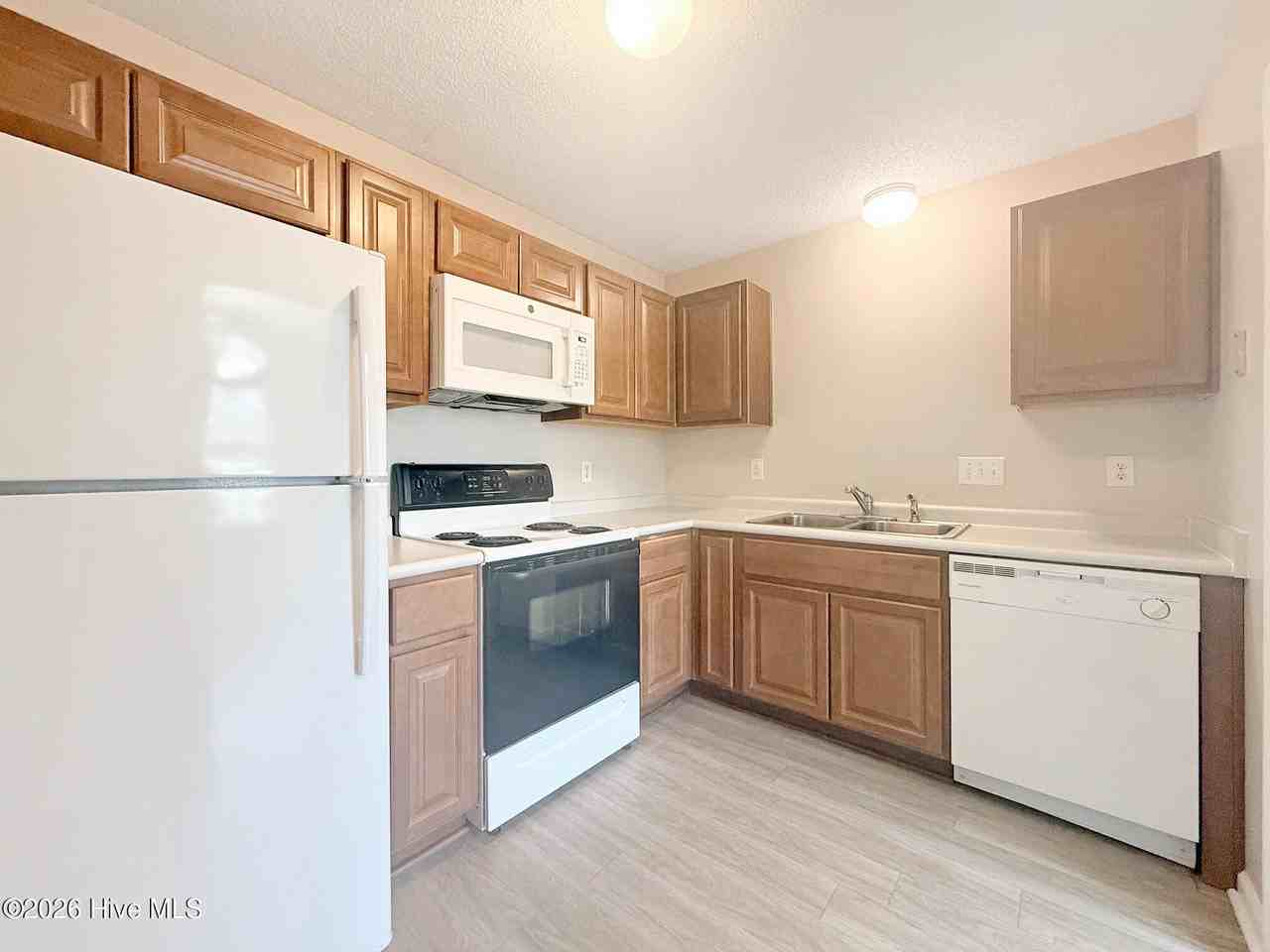 405 Somerset Cv - Photo 6 of 21