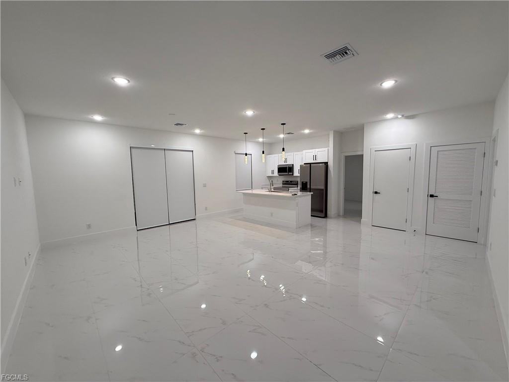 3311 72nd St W - Photo 4 of 8