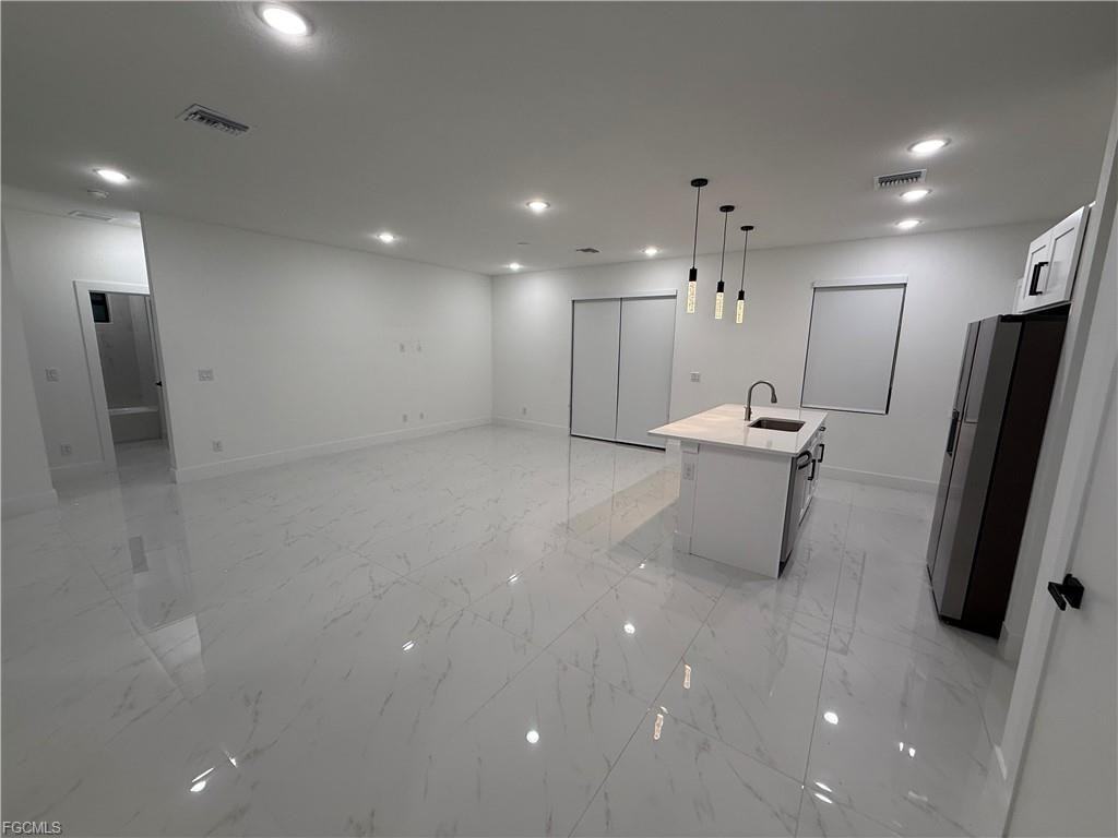 3311 72nd St W - Photo 5 of 8