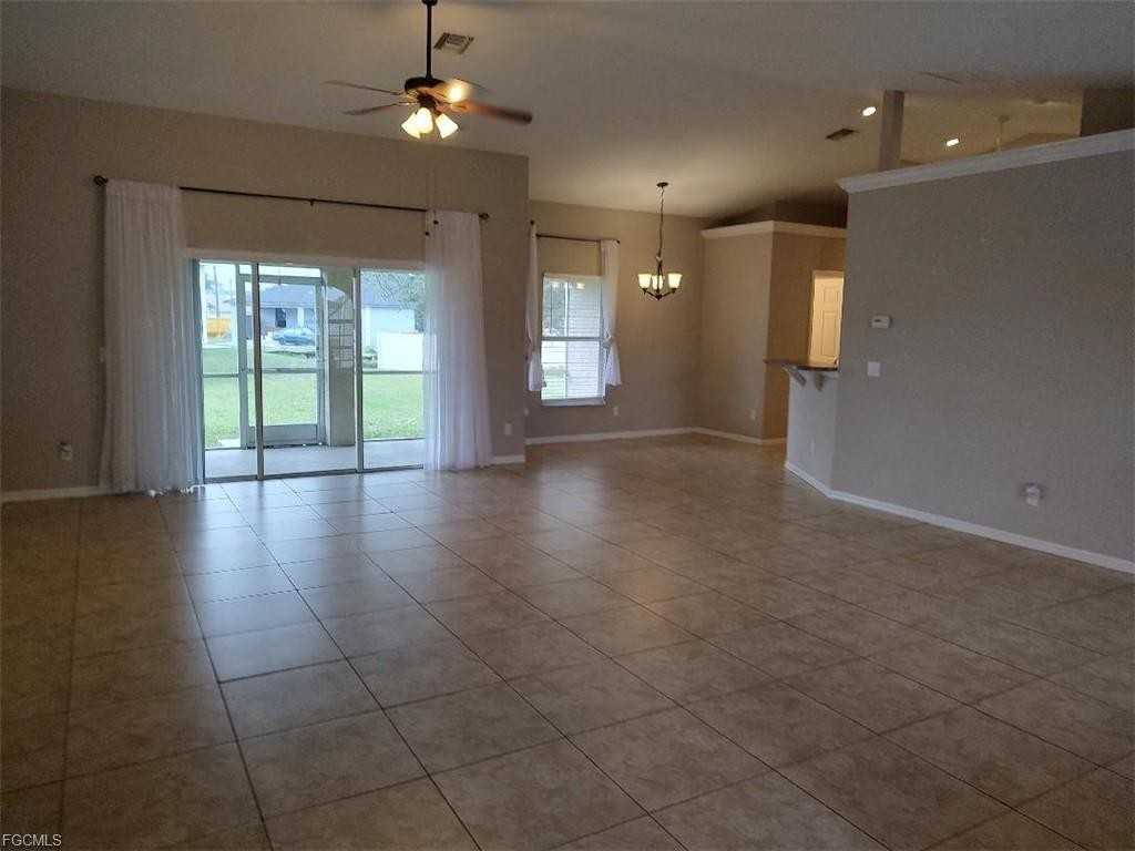 1034 Se 5th Pl - Photo 2 of 8