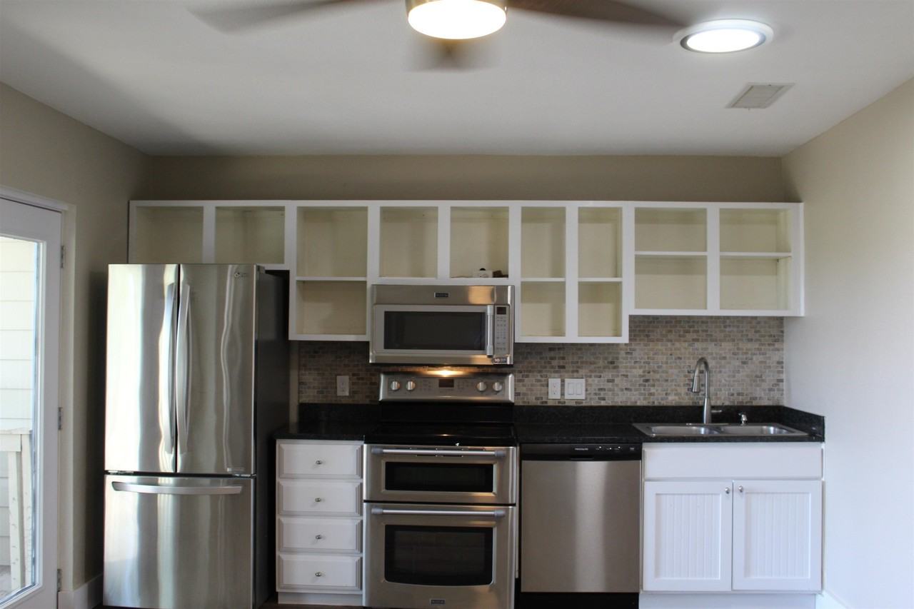 300 Poker Chip - Photo 2 of 13