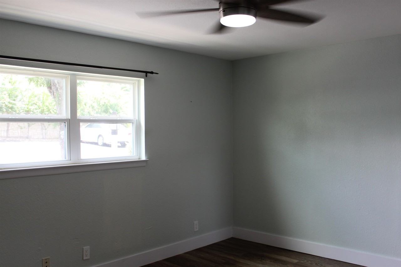 300 Poker Chip - Photo 7 of 13