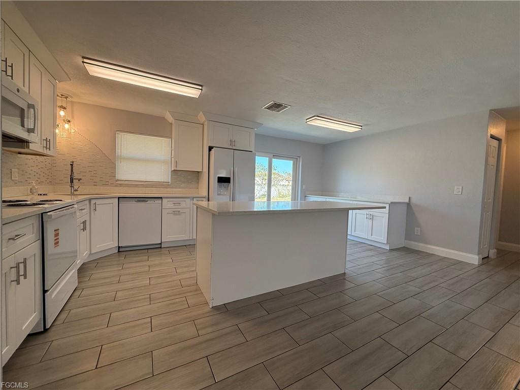 1315 Ne Pine Island Ln - Photo 3 of 8