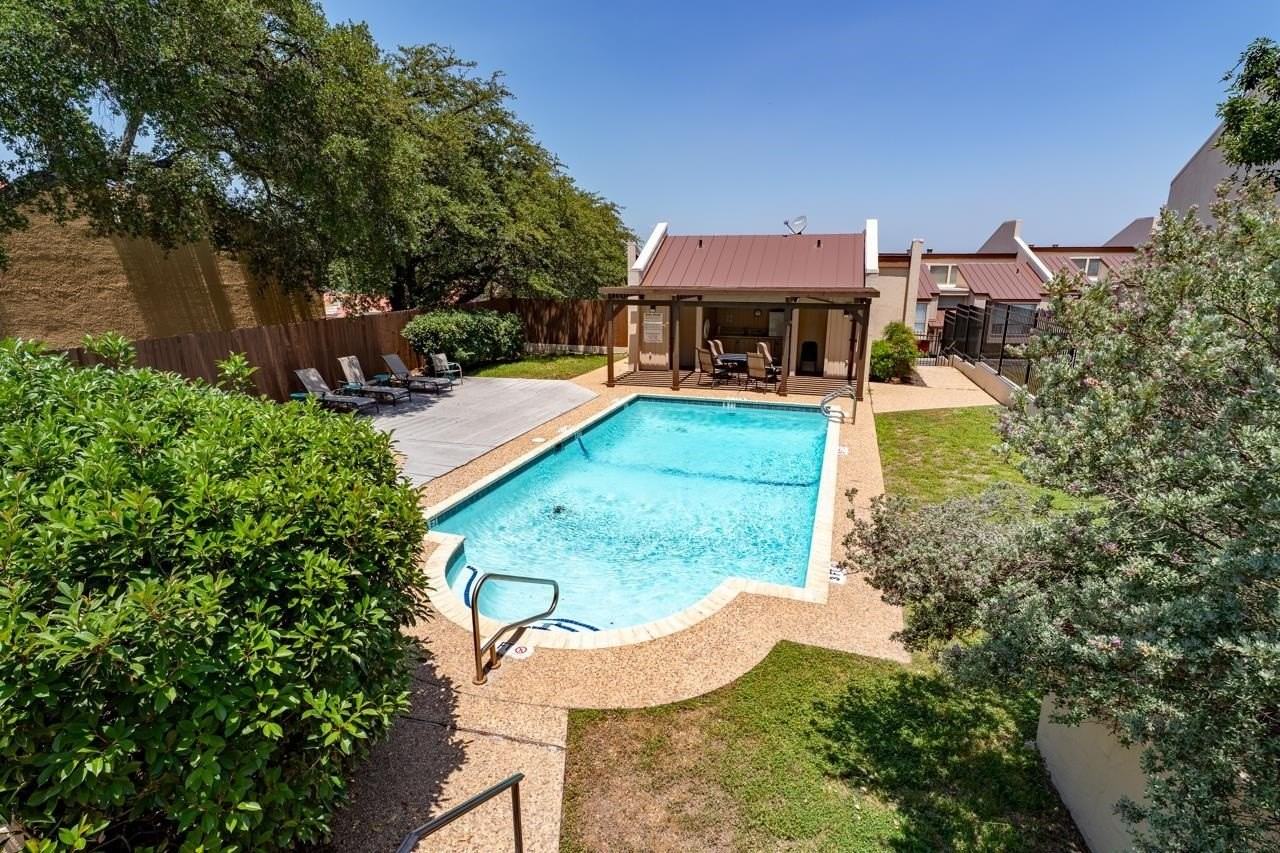 401 Hi There - Photo 2 of 18