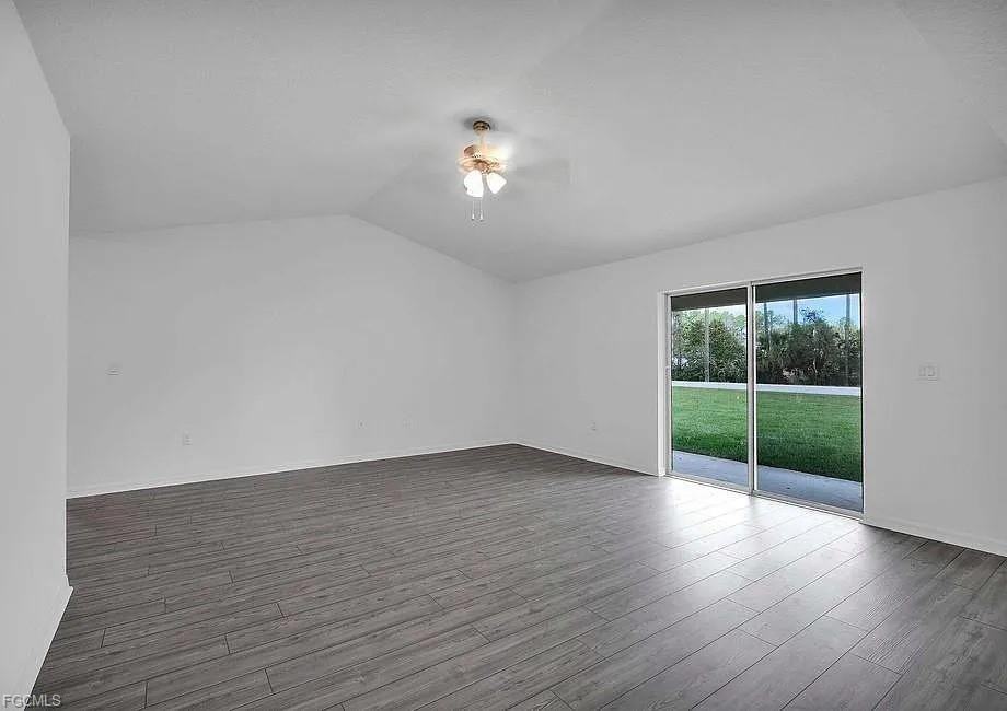 242 Lisette St - Photo 3 of 8
