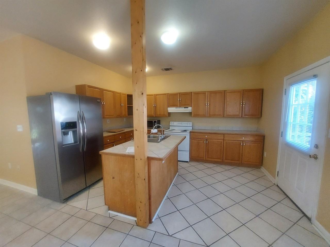 752 Pecan Ln - Photo 3 of 13