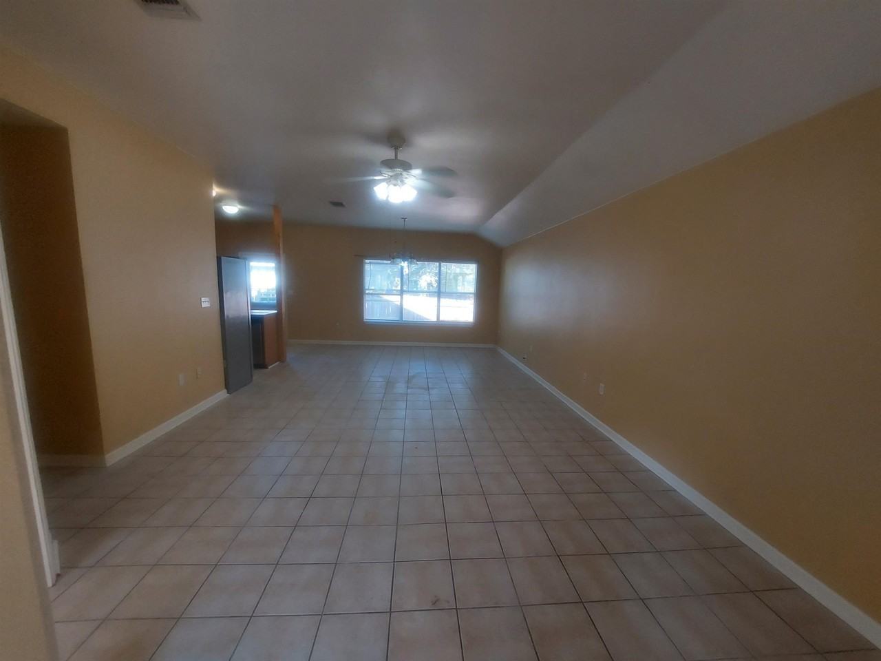 752 Pecan Ln - Photo 5 of 13