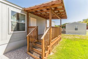 featured image of 105 E Briar Dr