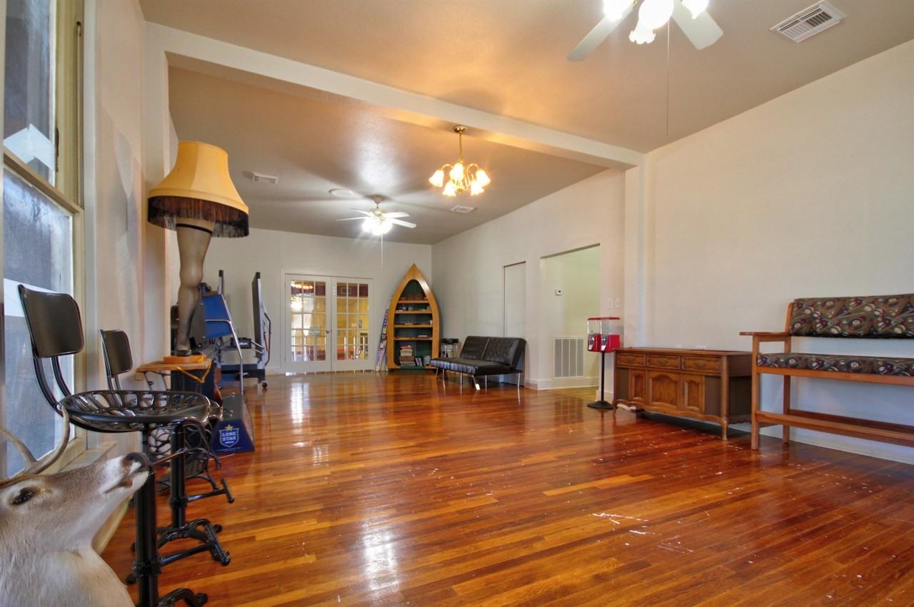 1504 1504 RR 261 - Main Home - Photo 6 of 30