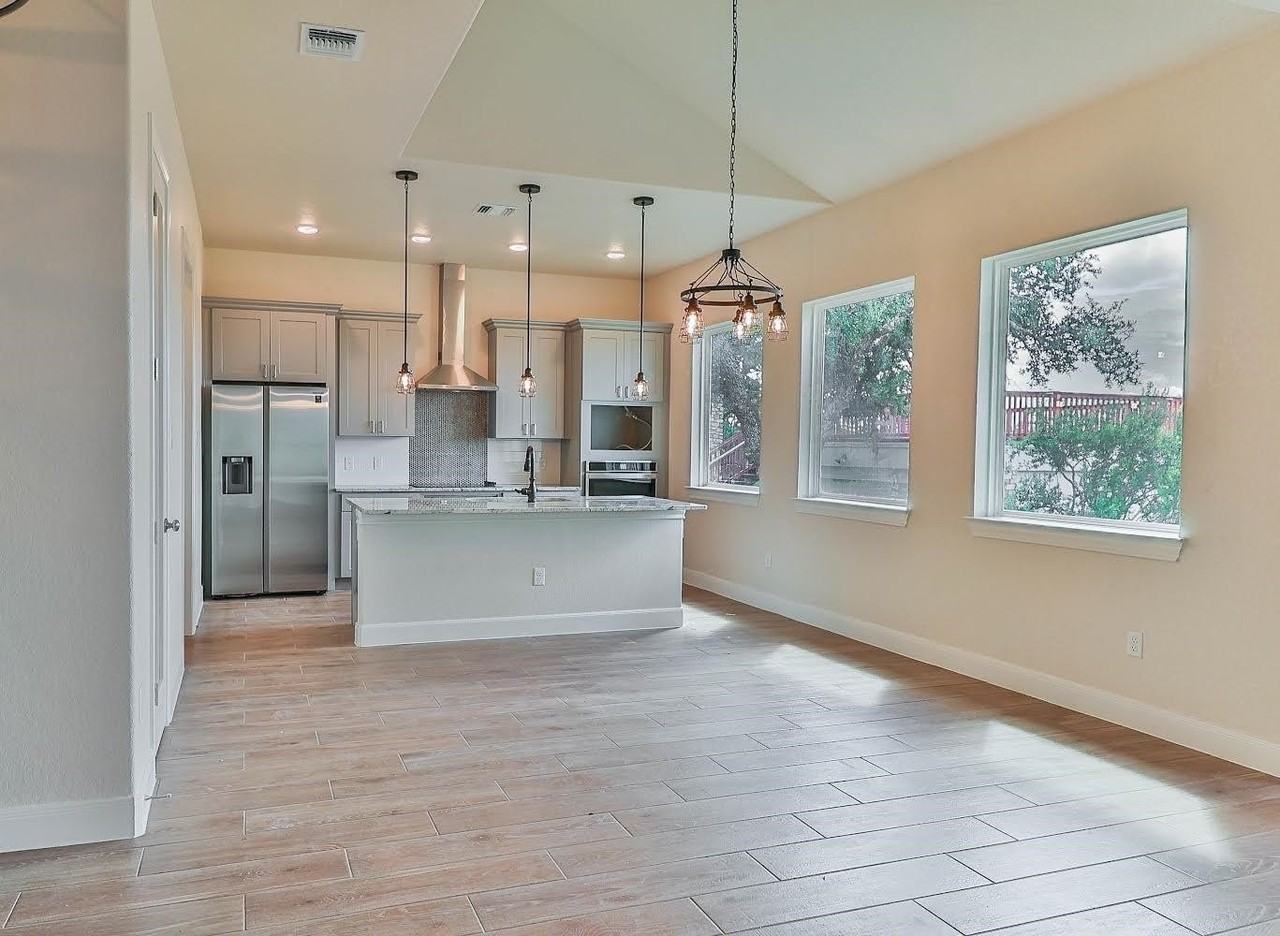 1406 Prospect - Photo 4 of 29
