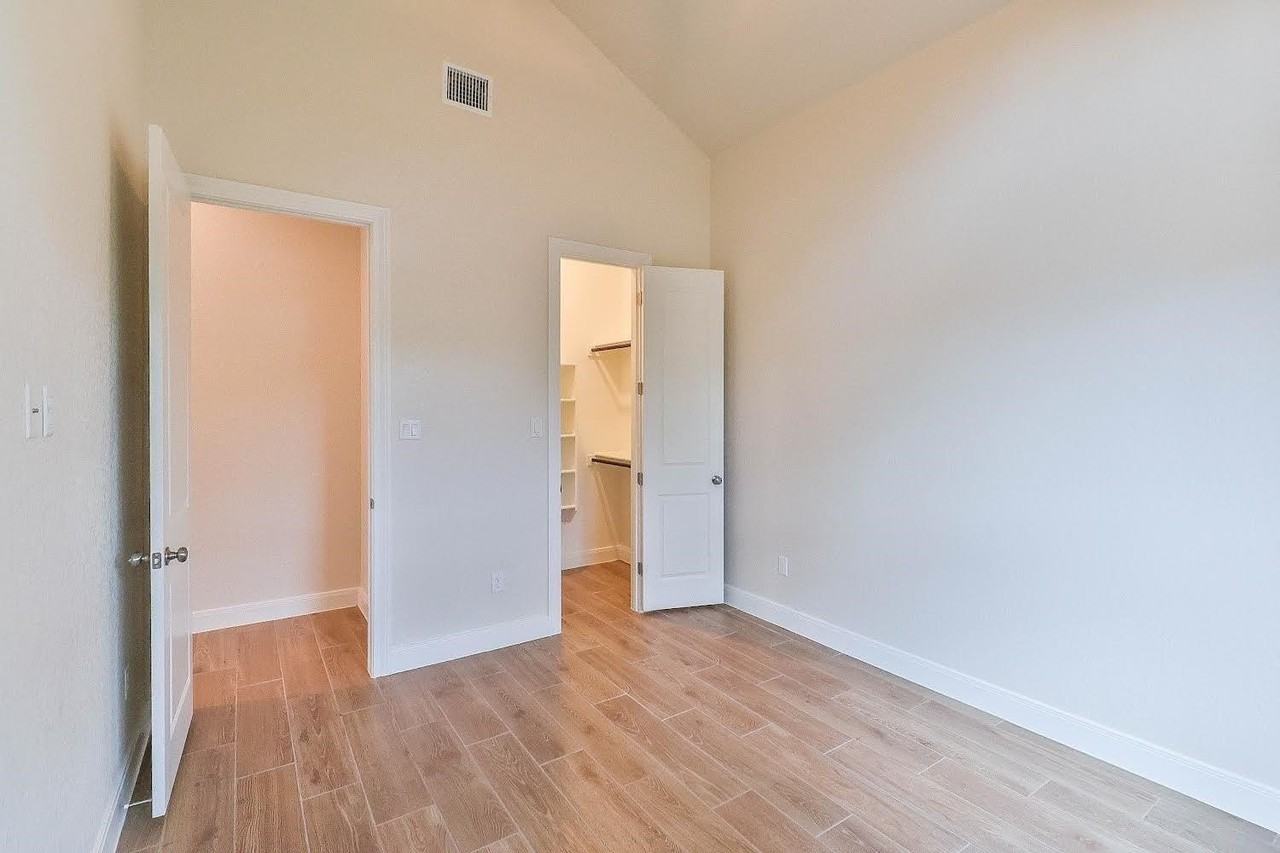 1406 Prospect - Photo 5 of 29