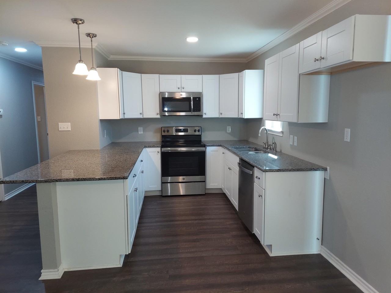 606 S Pierce St - Photo 4 of 9