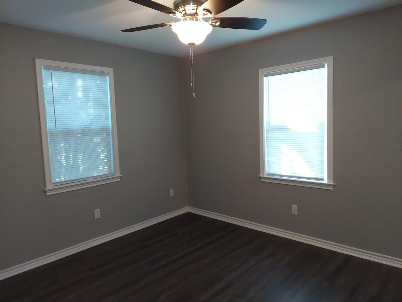 606 S Pierce St - Photo 7 of 9