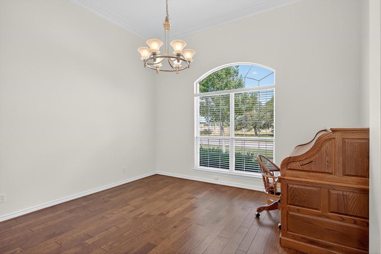 114 Friendswood Ave - Photo 6 of 27