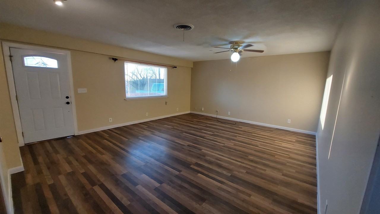 707 Lewis Dr - Photo 3 of 13