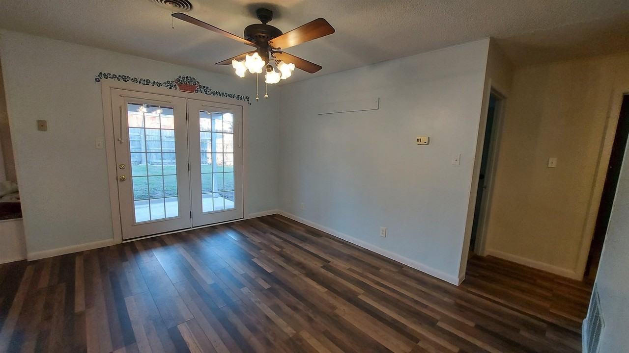 707 Lewis Dr - Photo 4 of 13