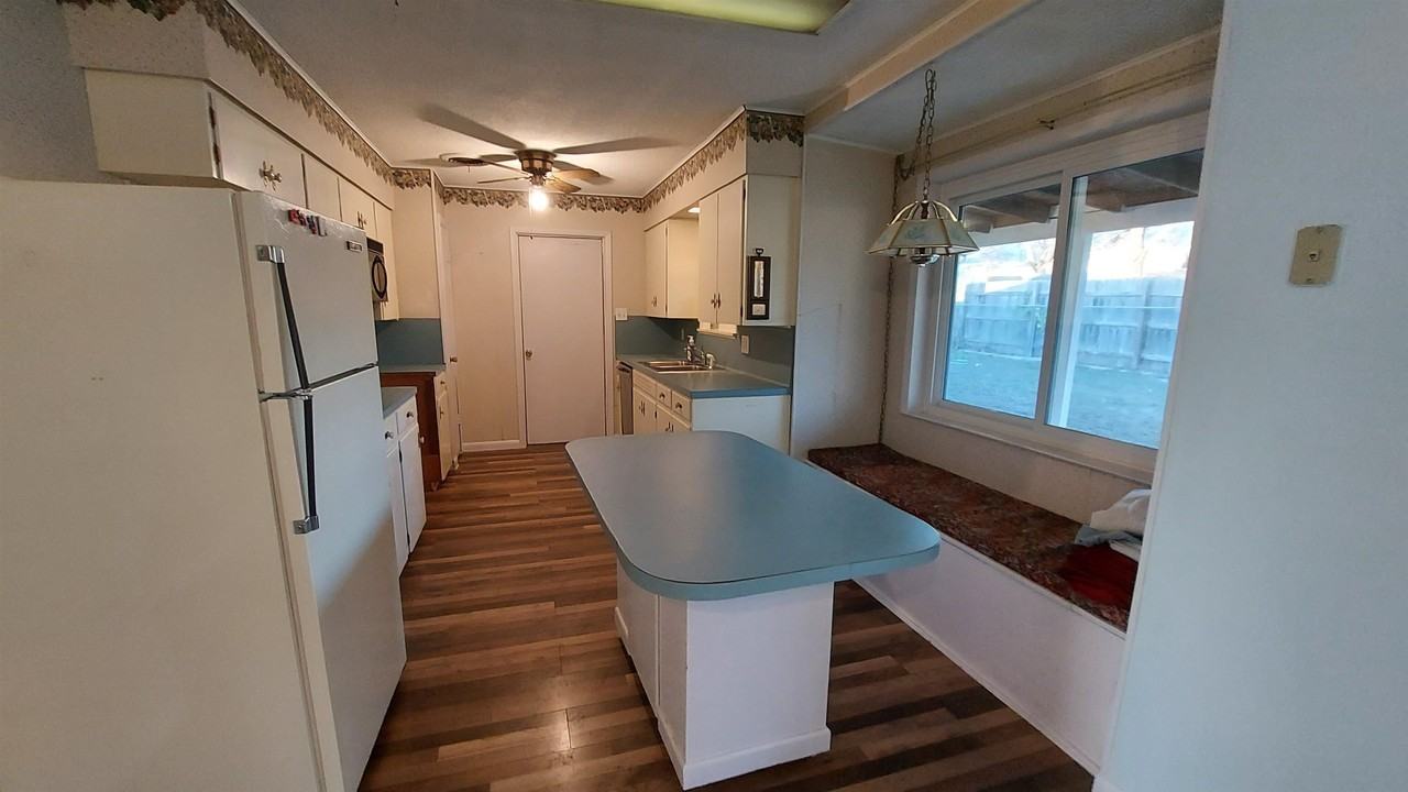 707 Lewis Dr - Photo 5 of 13