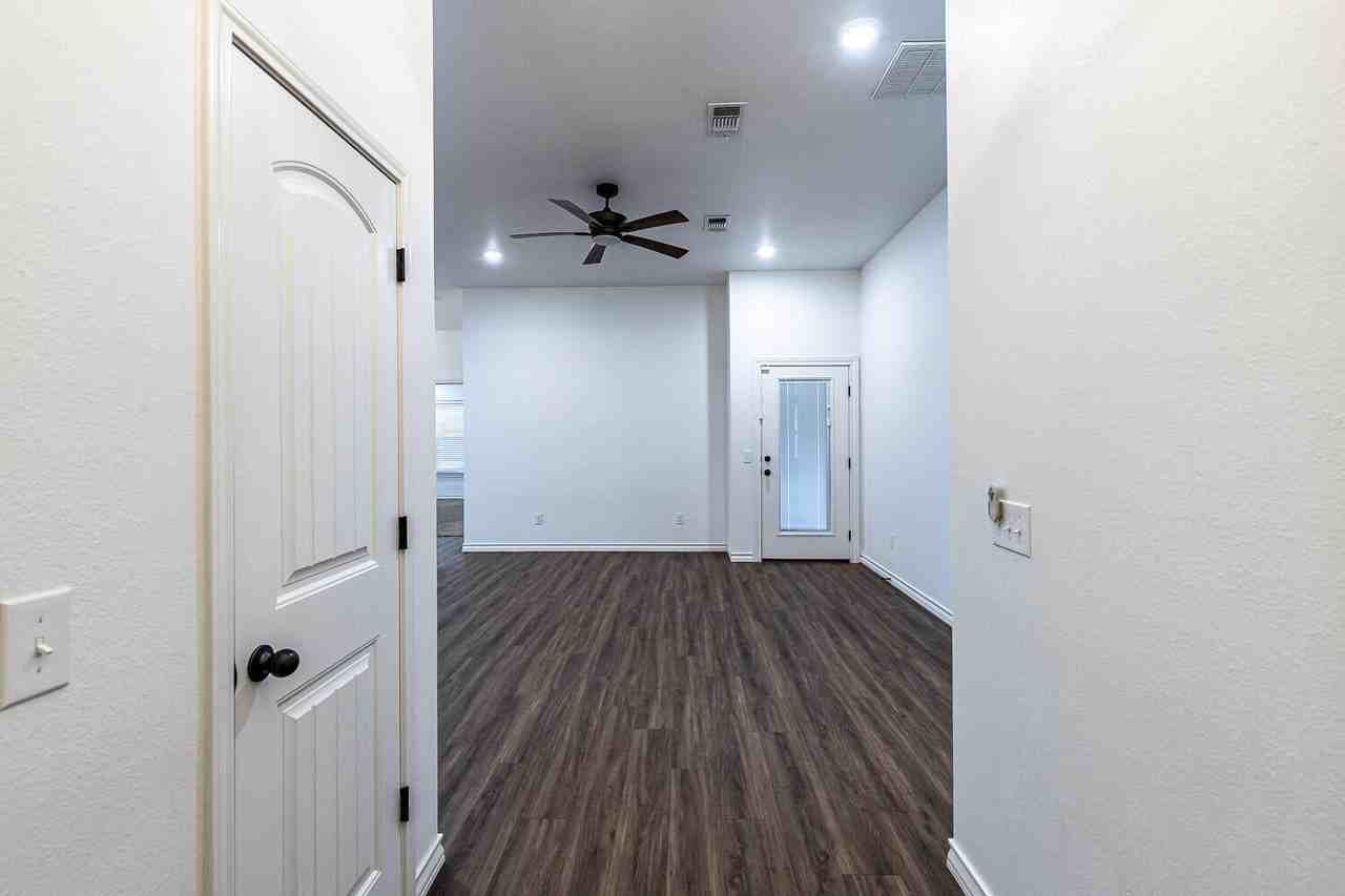 1707 100th St - Photo 3 of 26