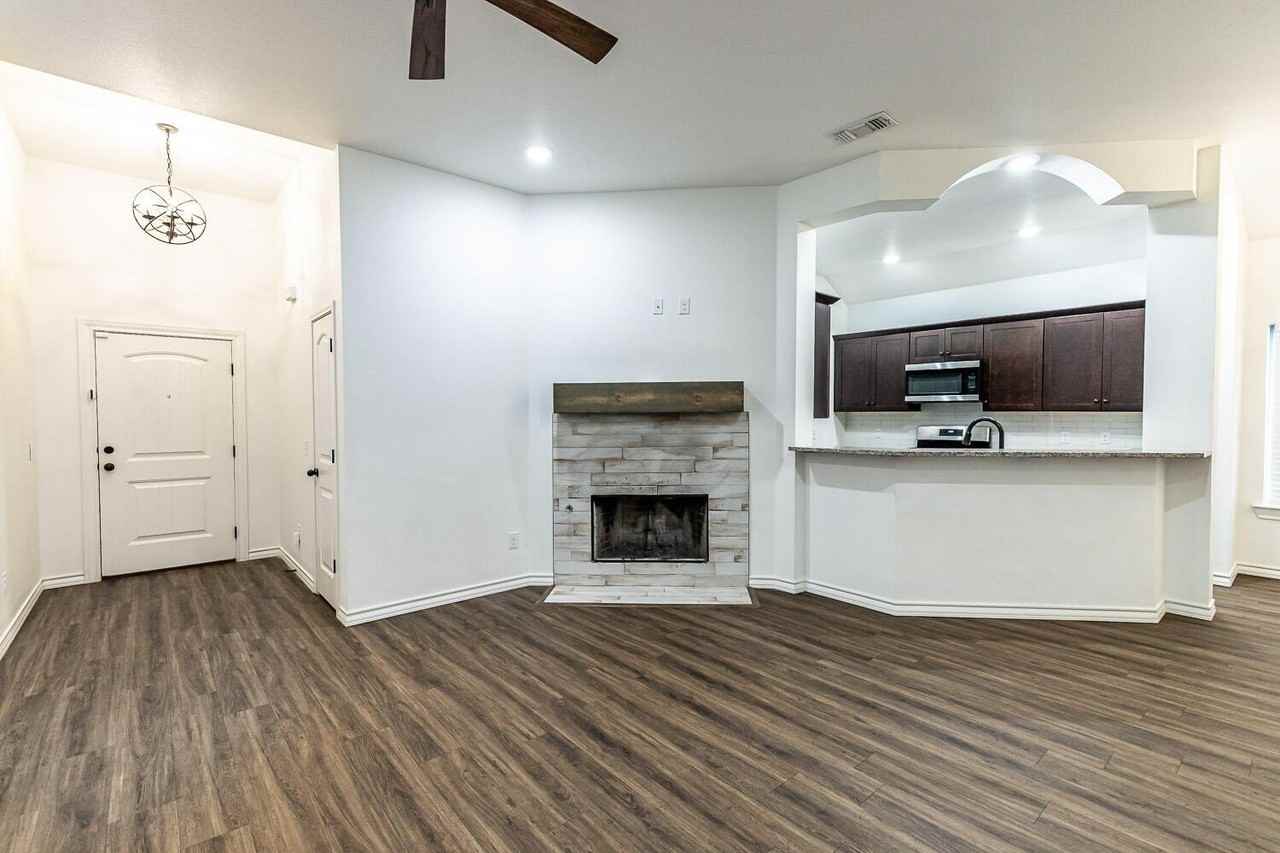 1707 100th St - Photo 4 of 26