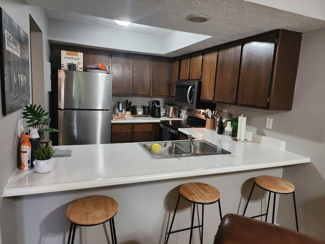 562 Woodland Ave Apt 13 #13 - Photo 3 of 12