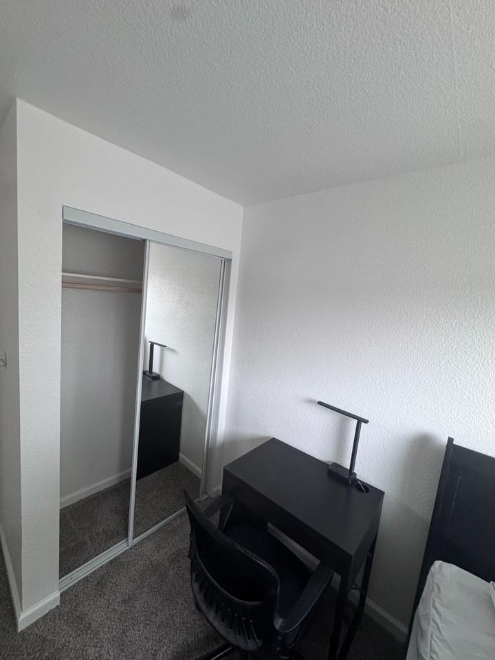 Town Cir - Photo 3 of 4