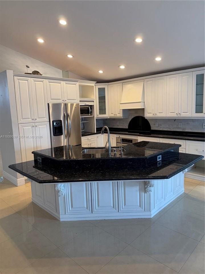 1552 Nw 135th Ave - Photo 2 of 36