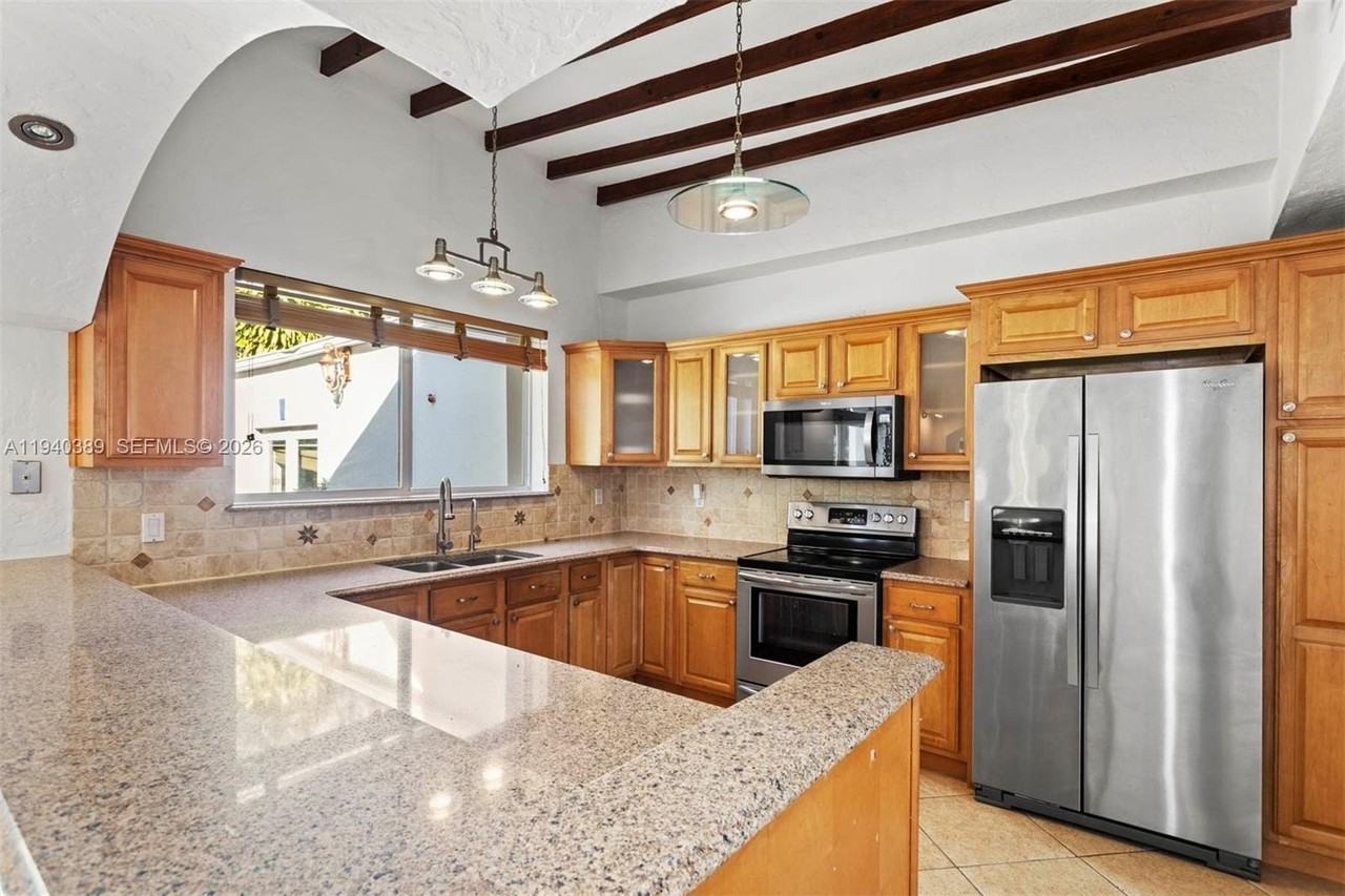 7975 Sunset Dr - Photo 7 of 19