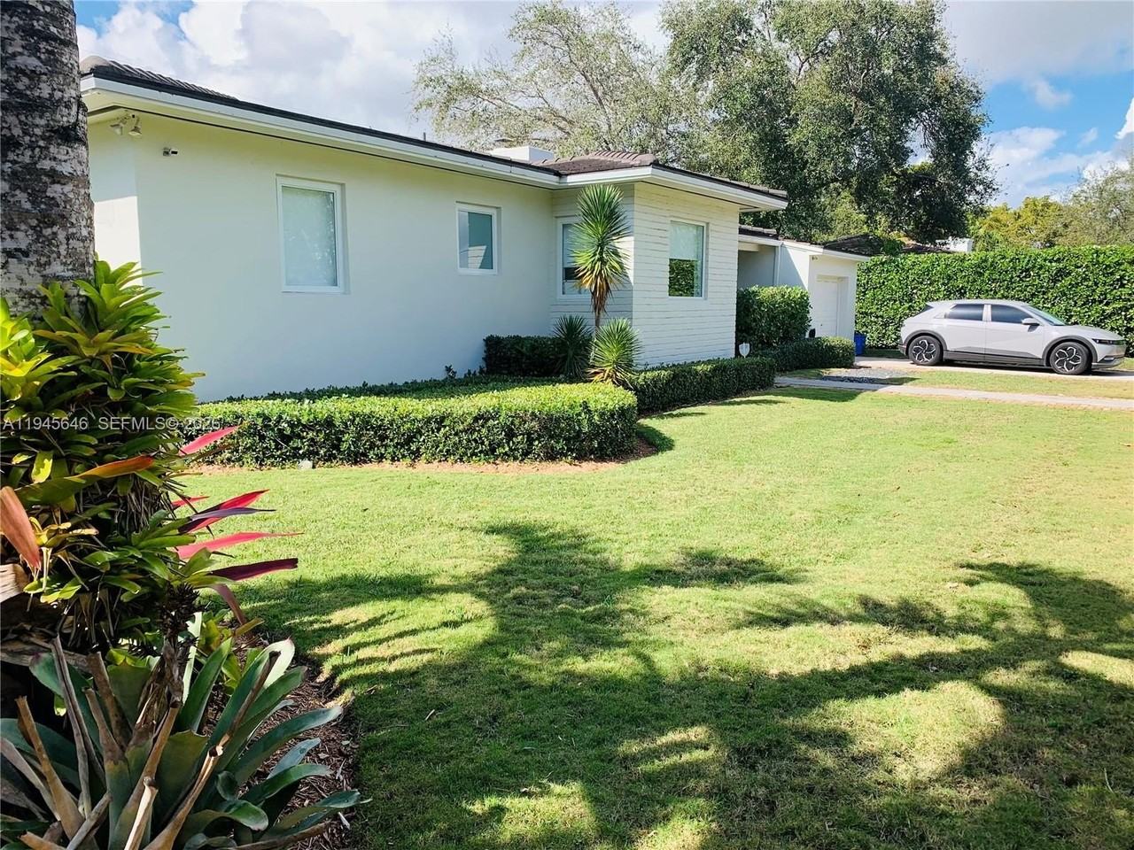 1240 S Alhambra Cir - Photo 3 of 22