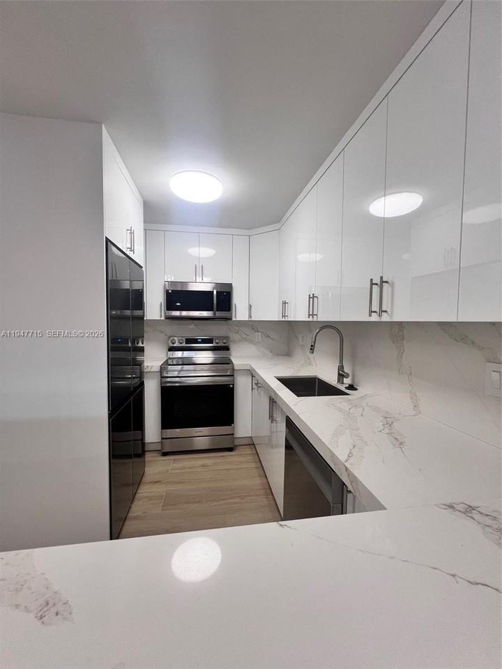 840 Sw 129th Pl #101 - Photo 4 of 20