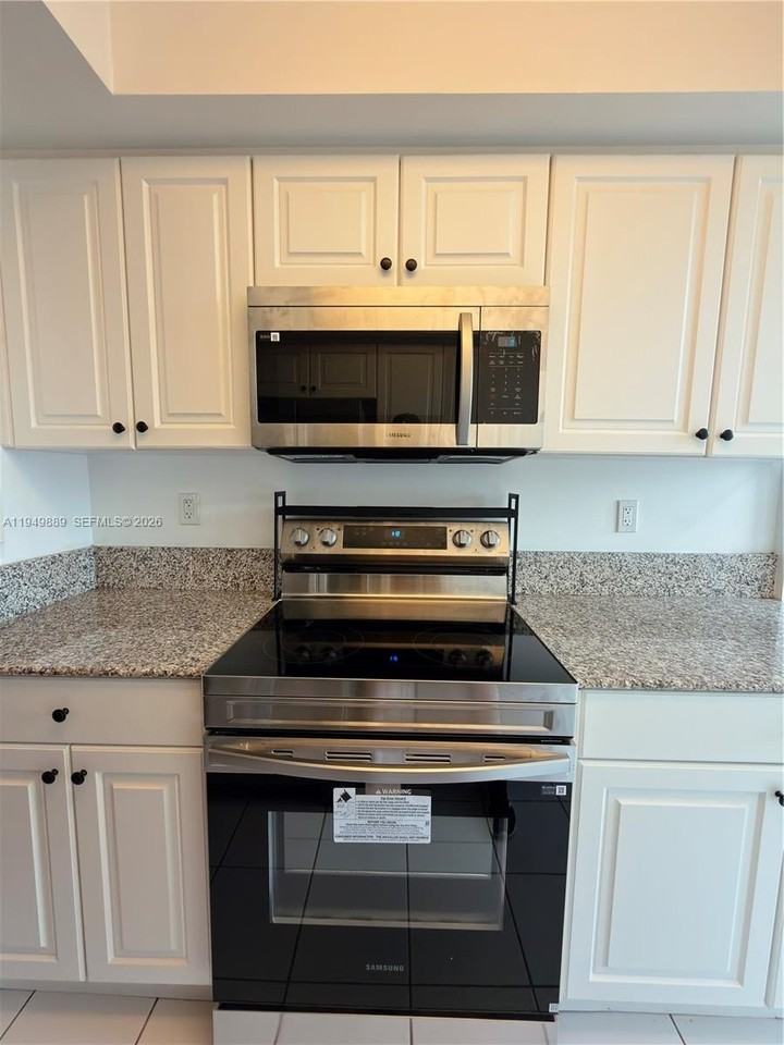 2501 Sw 37th Ave #306 - Photo 4 of 26