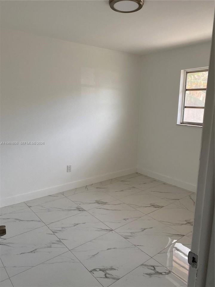 121 E 6th St #0 - Photo 5 of 7