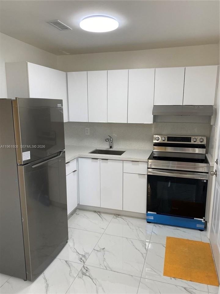 121 E 6th St #0 - Photo 7 of 7