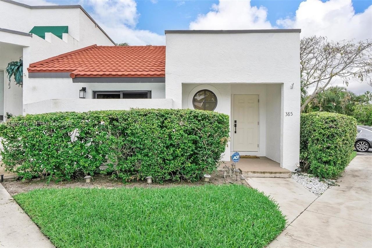 385 Nw 36th Ave - Photo 2 of 33