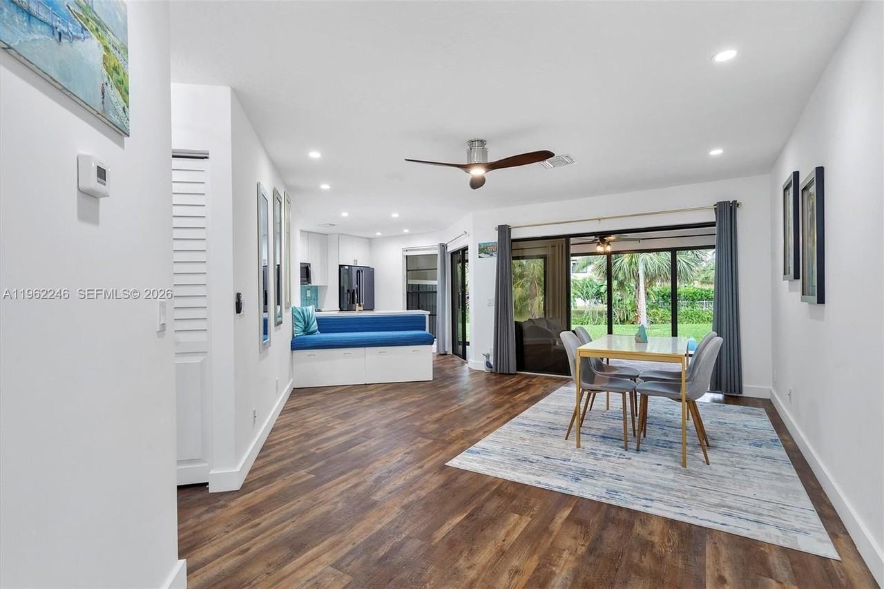 385 Nw 36th Ave - Photo 3 of 33